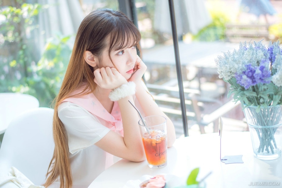 “当我没说。”魏延看着庞统吃人的表情，讪讪的道：“那就祝你早日功成！”